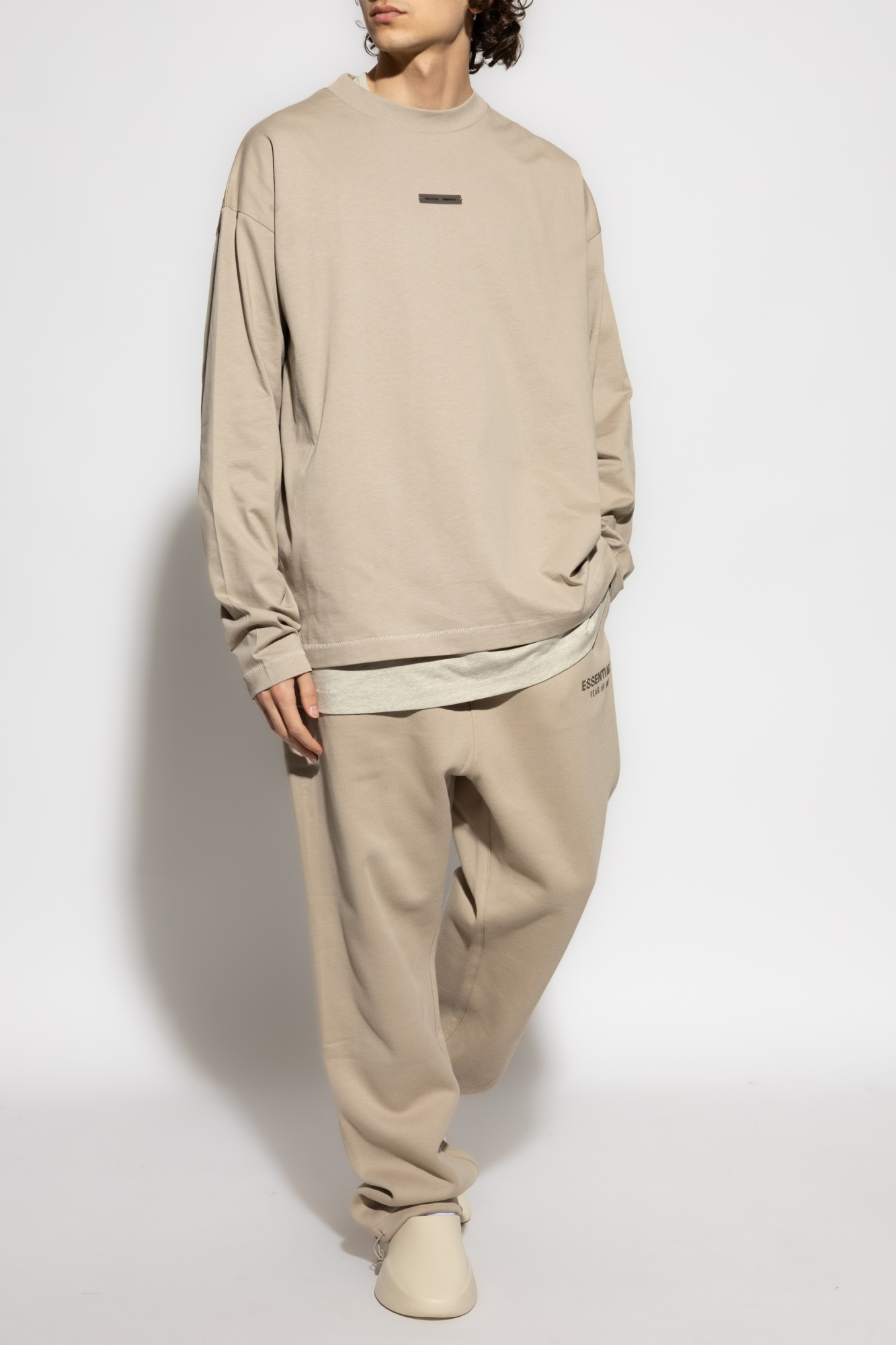 ESSENTIALS FEAR OF GOD 長袖Tシャツ ベージュ FEAR OF GOD ESSENTIALS long-sleeve T-shirt | Neutrals | FARFETCH